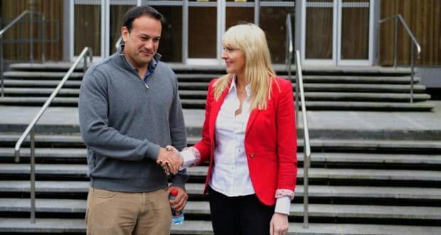 मुंबईशी नातं असलेला हा 'गे' व्यक्ती बनू शकतो आयर्लंडचा पंतप्रधान !! 