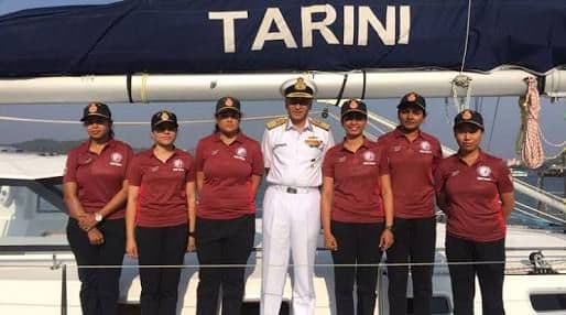 भारतीय नौदलाच्या ६ महिला अधिकारी :  शिडाच्या बोटीतून निघाल्या आहेत पृथ्वी परिक्रमेला!!