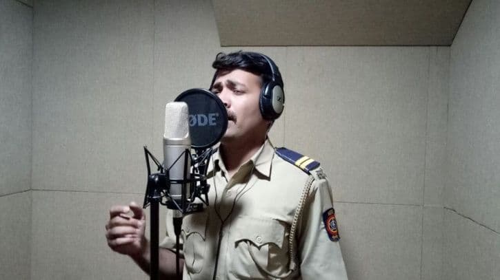 भेटा महाराष्ट्राच्या सिक्रेट सुपरस्टारला...आवाज असा की भले भले गायक फिके पडतील राव !!