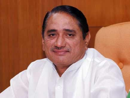 १.  पांडुरंग फुंडकर