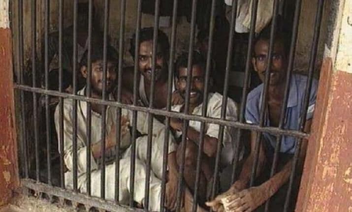 युपीचे लोक स्वतःहून तुरुंगात का जात आहेत ?? हा कोणता नवीन ट्रेंड आहे भौ ??