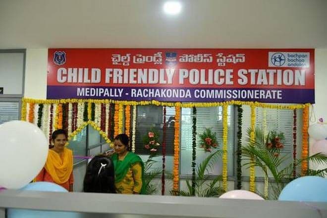 "चाईल्ड फ्रेंडली कॉर्नर" म्हणजे काय ? तेलंगणा पोलिसांच्या या कौतुकास्पद प्रयोगाबद्दल जाणून घ्या !!