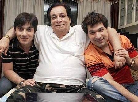 ८. 'नवाबी शराबी' हा चित्रपट एका खाऊन 'पिऊन' धमाल करणार्‍या एका कुटुंबावर आधारीत होता. असे पैसे उधळल्यावर एका रुपयावर रात्र काढायची पाळी त्यांच्यावर येते अशी कथेची मूळ कल्पना होती. या चित्रपटातून कादर खान यांचा मुलगा शाहनवाझ याचे पदार्पण झाले होते.