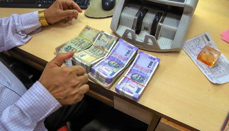 बँक फिक्स्ड डिपॉझीटचे पैसे चक्क इ.एम.आय.द्वारे परत करणार? कुठे घडलाय हा प्रकार ?