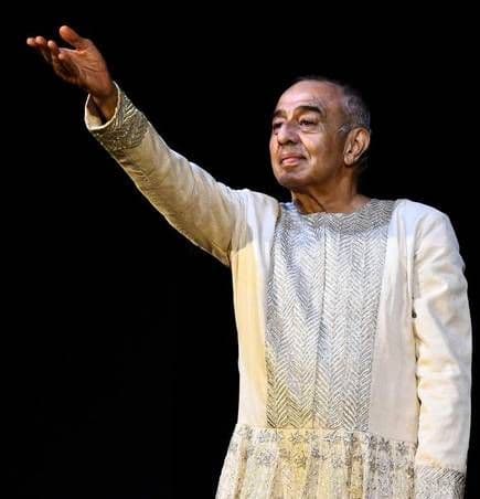 अस्ताद डेबू- 