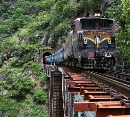 ११. अ‍ॅडव्हेंचर अराकू व्हॅली (विशाखापट्टणम-शिमिलिगुडा-अराकू व्हॅली)