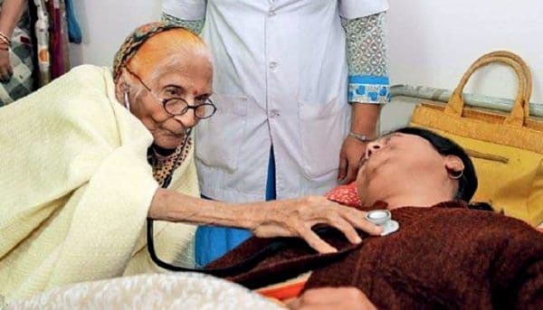 सामन्यातील असामान्य - भाग २: मरणाच्या दारात असेपर्यंत रुग्णांची सेवा करणाऱ्या इंदौरच्या पहिल्या डॉक्टर....