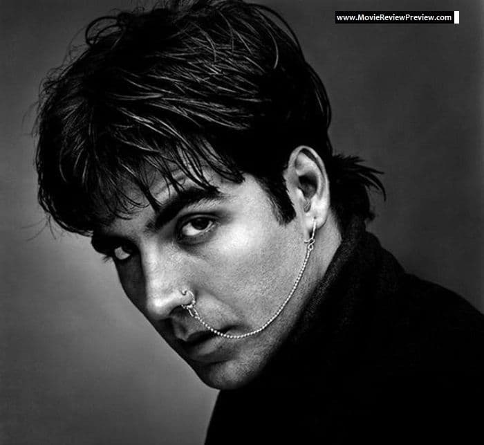 अक्षय कुमारला हे फोटो काढायची दुर्बुद्दी का झाली असावी?