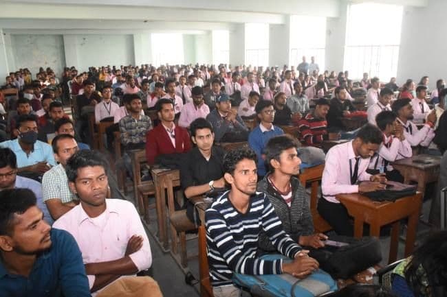 बिहार पोलिसांची 'पोलीस पाठशाळा' काय आहे...त्याचा तरुणांना कसा उपयोग होतोय?