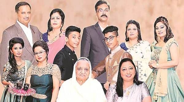 दिल्लीतल्या एकाच घरातल्या ११ जणांच्या एकत्र आत्महत्येचे गूढ!! कितपत उकललं, किती प्रश्न अद्याप बाकी आहेत?