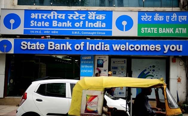 तुमचं SBI डेबिट कार्ड ब्लॉक झालंय? घाबरू नका. 6 लाख लोकांची झाली आहेत.