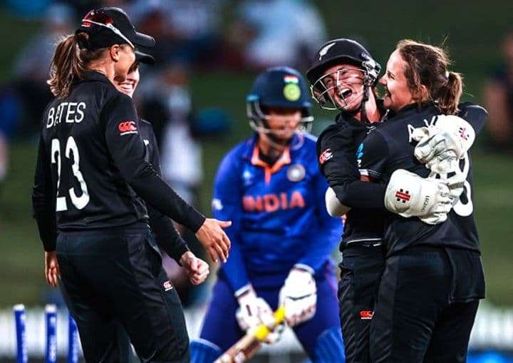 हरमनप्रीतची अर्धशतकी खेळी व्यर्थ!! न्यूझीलंडविरुद्धच्या सामन्यात भारतीय संघाचा मोठा पराभव