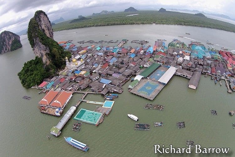 या मुलांनी चक्क बांधलं तरंगतं मैदान...वाचा एका जिद्दीची कहाणी!!!