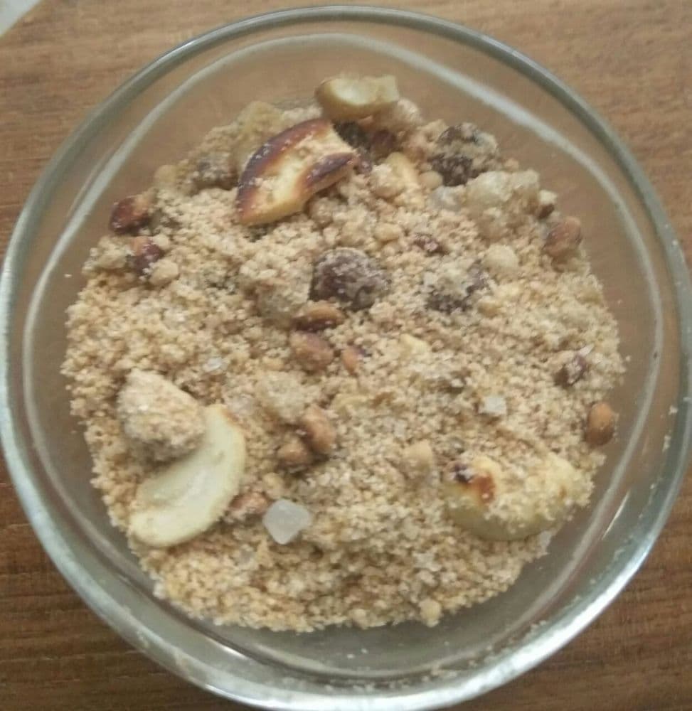 या वर्षी आपल्या लाडक्या बाप्पासाठी सुंद पंजीरी हा एक ख़ास प्रसाद बनवू या! 