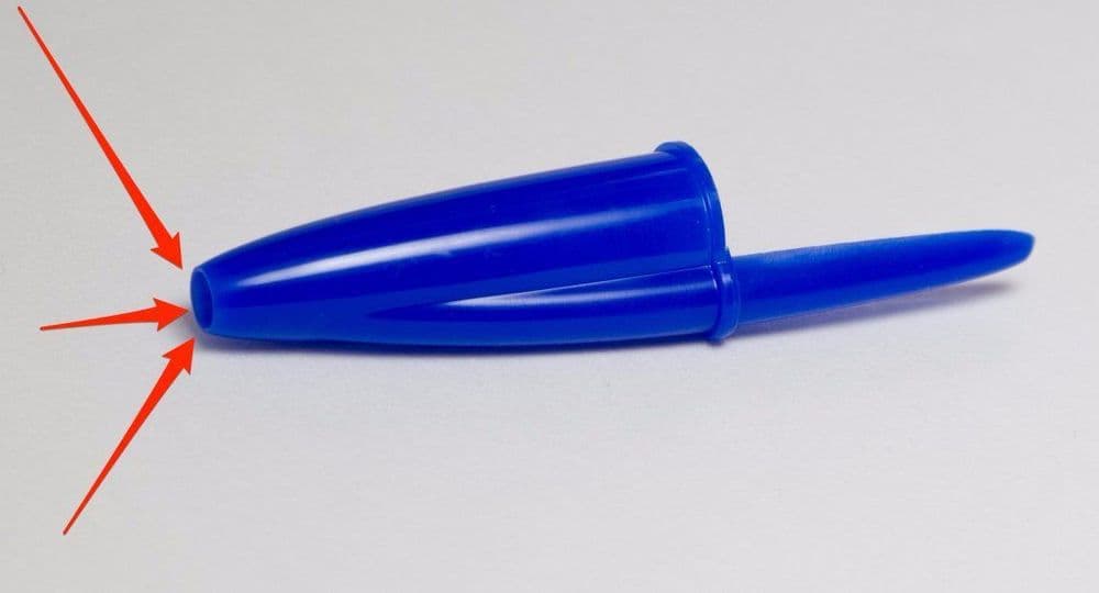 पेनाच्या टोपणाला हे लहानसं छिद्र का असतं...काय आहे या मागील कारण ?