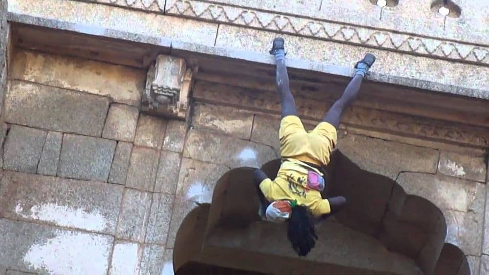 माणसा पासून माकडा पर्यंतचा प्रवास: भेटा भारताच्या मंकी मॅनला !!