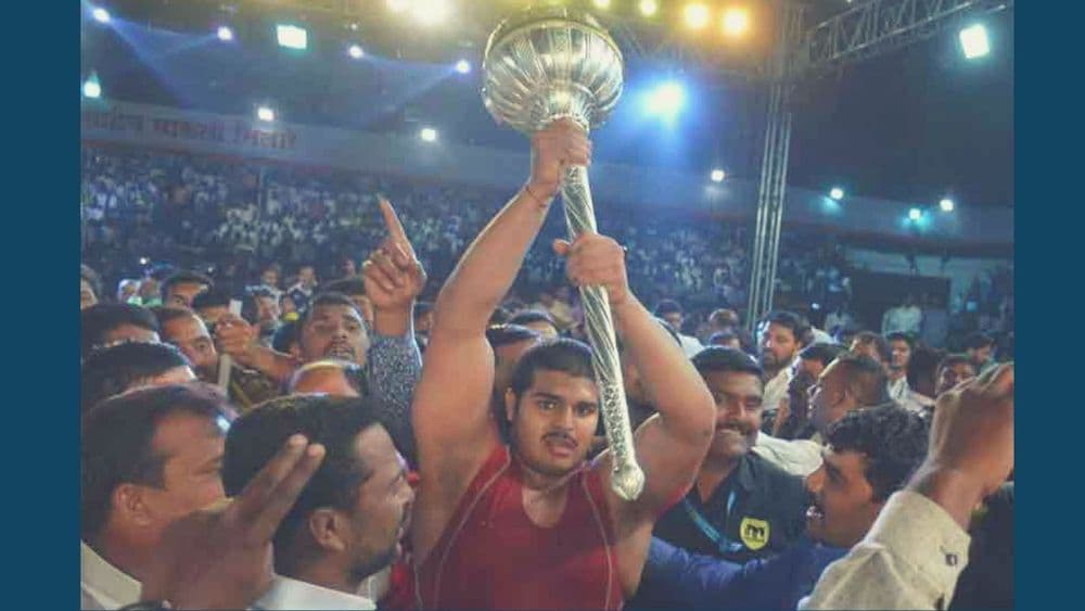 ...आणि २०१७ ची महाराष्ट्र केसरीची गदा विराजमान झाली अभिजितच्या खांद्यांवर!!