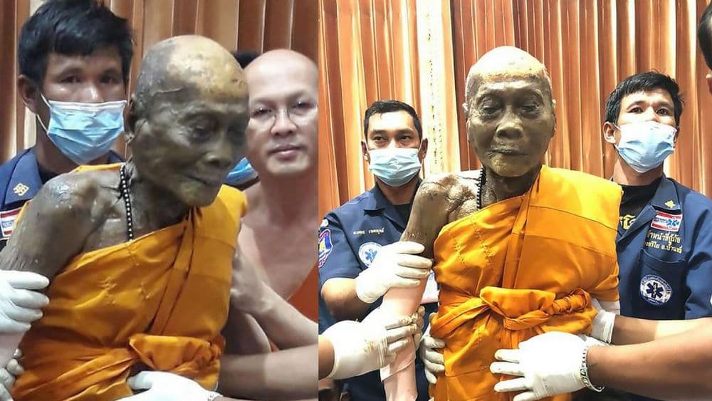 मरणाच्या २ महिन्या नंतर सुद्धा हसतोय हा साधू...काय आहे हा थायलंड मधला अजब प्रकार ?