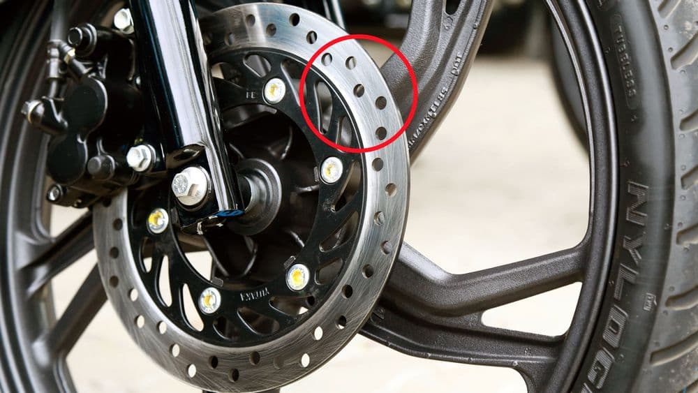 आपल्या मोटारसायकलच्या 'डिस्क ब्रेक'ला होल का असतात ? 