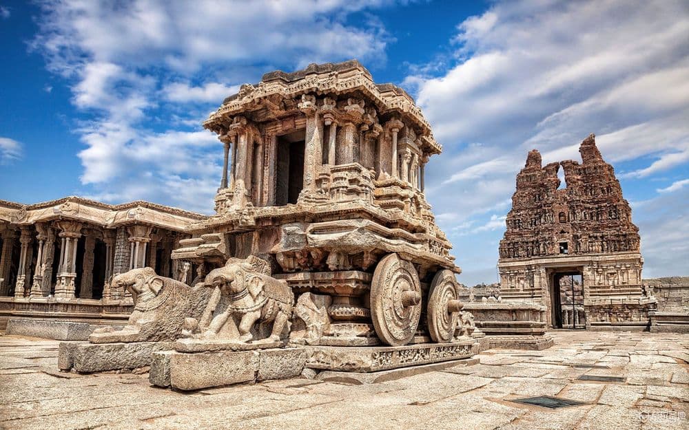 हंपी मध्ये जाऊन पाहायलाच हवीत ही ऐतिहासिक आणि अफलातून ६ ठिकाणं!!