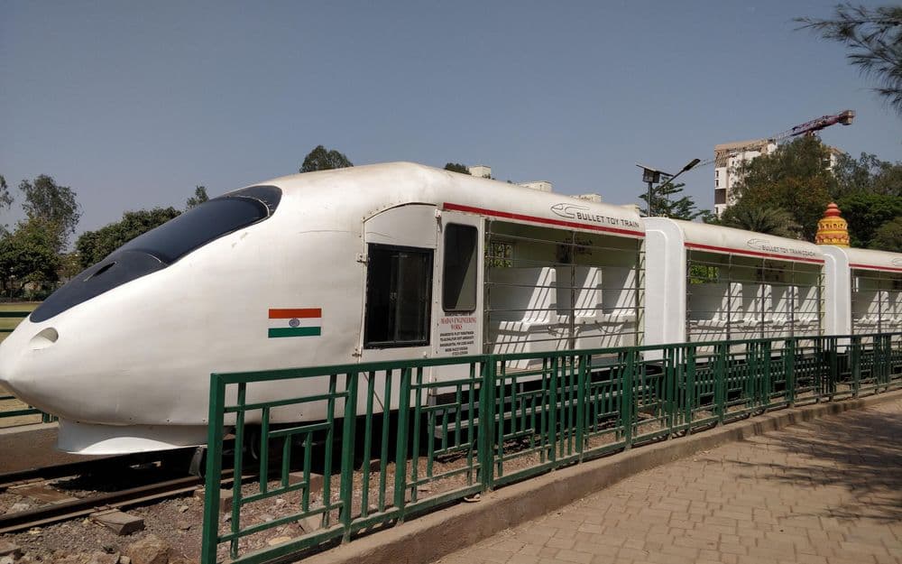 पुण्यात बुलेट ट्रेन आहे ? फ्री मध्ये फिरता पण येतं ? पत्ता बघून घ्या राव !!