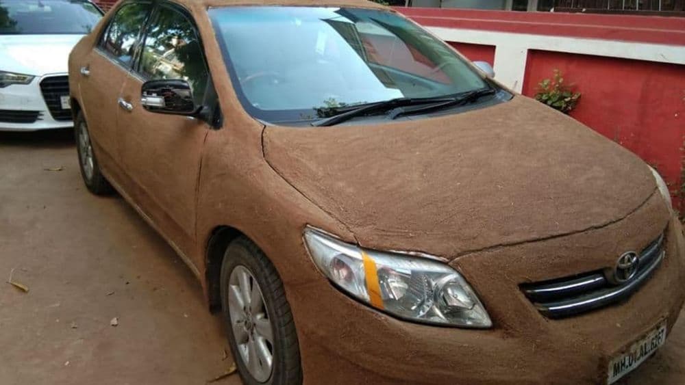 अहमदाबादच्या महिलेने कार शेणाने का सारवली ???