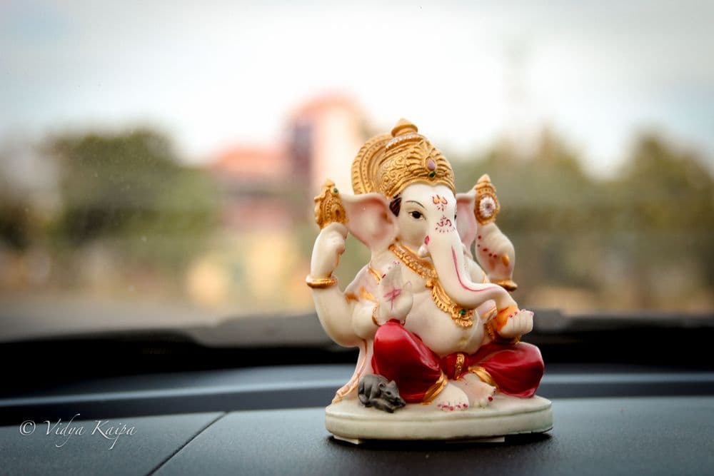 भगवान रामपुरे सांगत आहेत कारच्या डेकवर विराजमान झालेल्या बाप्पाची जन्मकहाणी !!