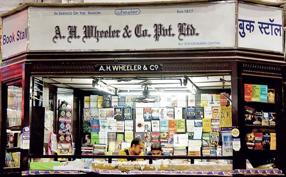 १२७ वर्षे वाचनसंस्कृती टिकवणाऱ्या बुकस्टॉलची गोष्ट !!