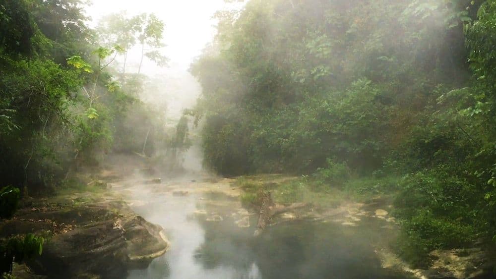 अ‍ॅमेझॉन खोर्‍यातल्या अनेक चमत्कारापैकी एक : उकळत्या पाण्याची नदी