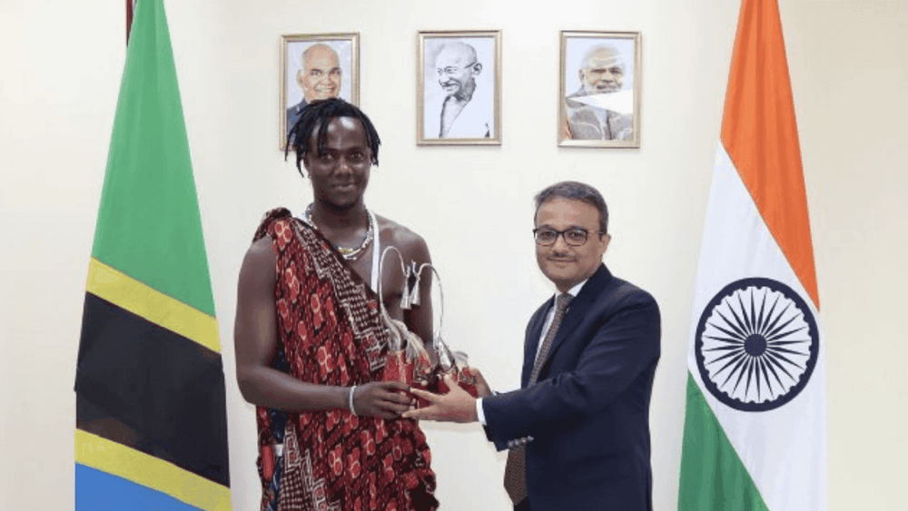 या टांझानियाच्या टिकटॉकरचा भारतीय राजदूतांनी सत्कार का केलाय कारण तर जाणून घ्या!!