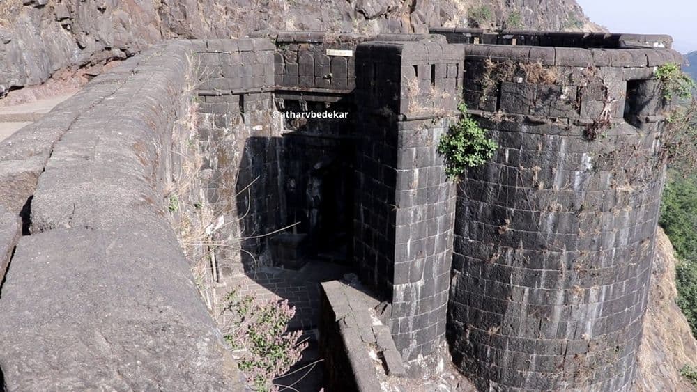 'अवघड वाटा दुर्गाच्या':कठोर स्थापत्याचा लोहगड!! कसे जाल, काय पाहाल, इथला इतिहास सर्व जाणून घ्या..