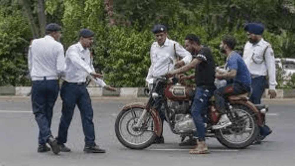 नवे ट्राफिक नियम काय आहेत समजून घ्या आणि पाळा. 