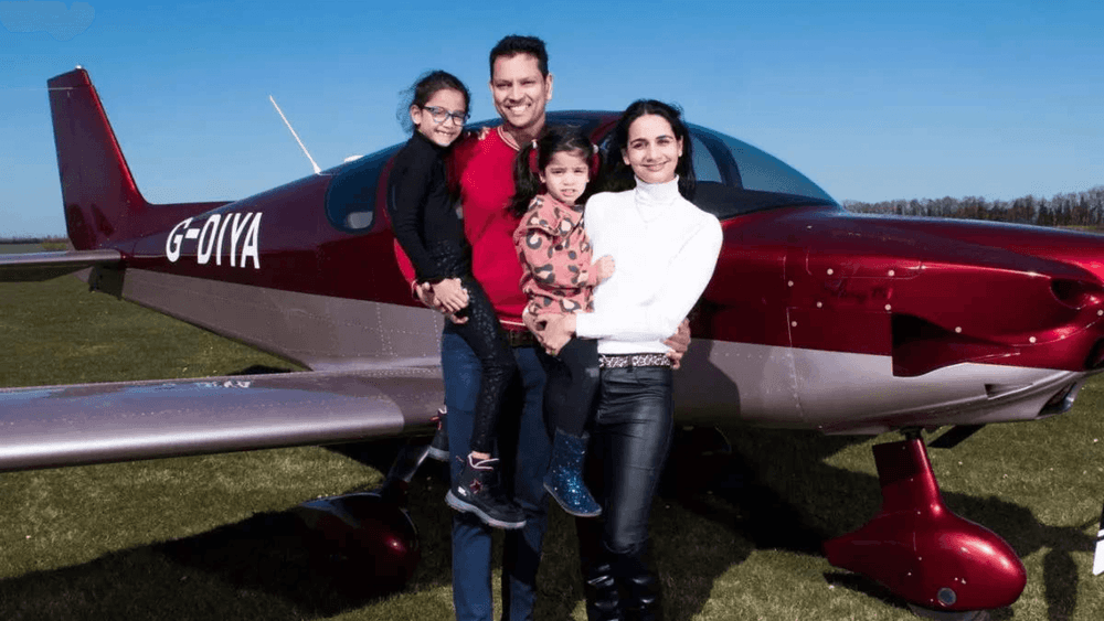 महामारीची देणगी.. स्वतः तयार केलेल्या विमानातून केरळी कुटुंब फिरत आहे युरोप..