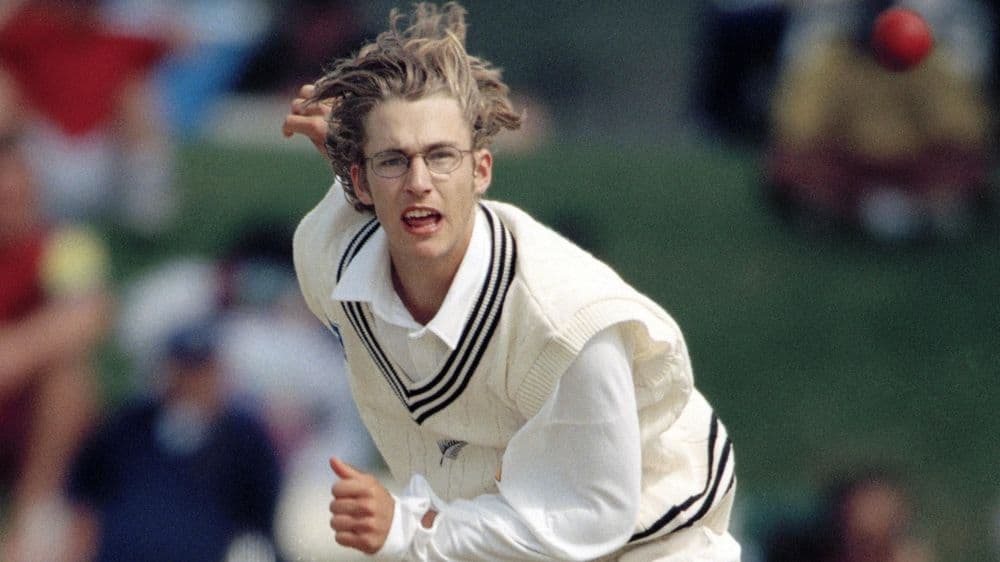 वयाच्या १८ व्या वर्षी पदार्पण,'द चाईल्ड' म्हणून हिणवलं; पुढे गोलंदाजीचे सर्व विक्रम मोडणारा गोलंदाज...