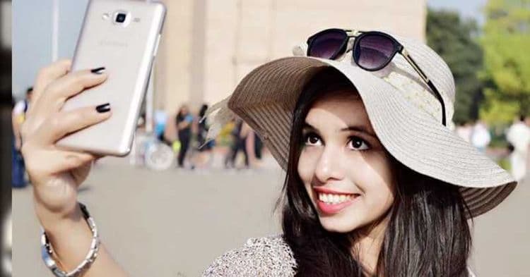 मेलेल्या मुडद्यालाही जिवंत करेल असलं खतरनाक गाणं घेऊन आलीये 'ढिंच्याक पूजा'!!!