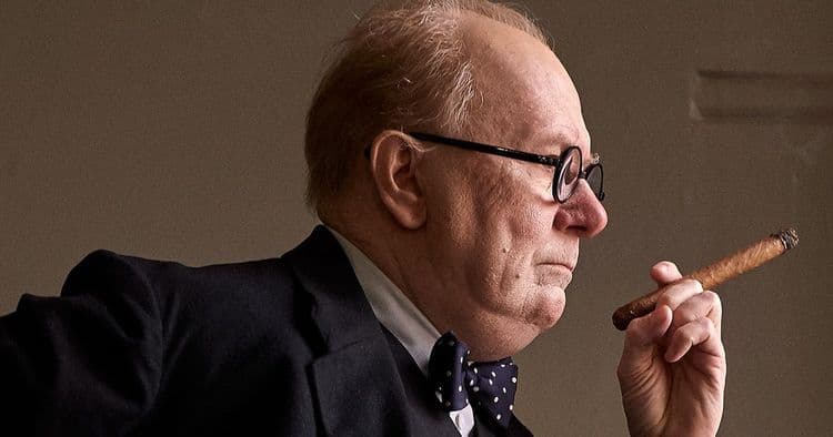 ४. डार्केस्ट अवर