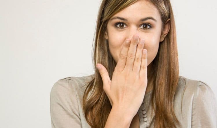 उचकी थांबवण्याचे ६ सॉल्लिड उपाय, यातला तुम्ही कोणता अंमलात आणता ?