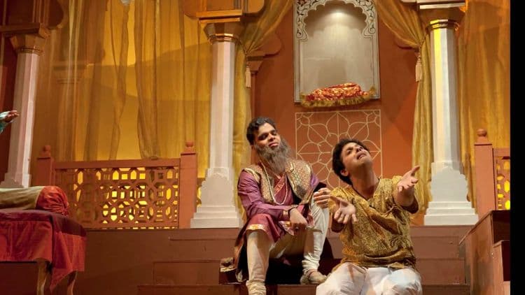 ८. कट्यार काळजात घुसली 