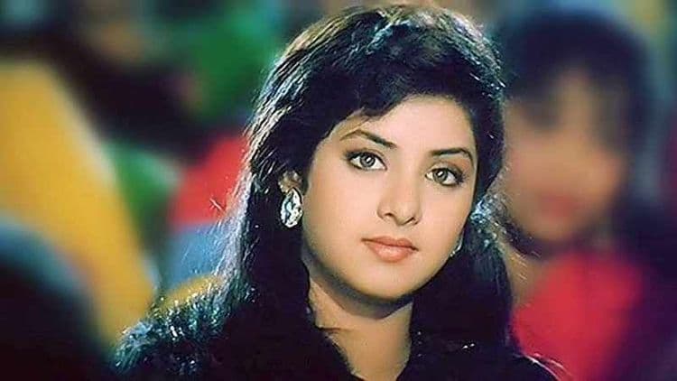 पंचवीस वर्षांहुन अधिक काळ लोटला तरी हिच्या मृत्यूचं कोडं अजून कुणाला सुटलं नाहीय..आज तिचा स्मृतीदिन