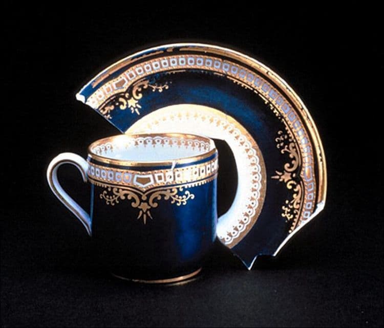 ६. चिनीमातीची भांडी