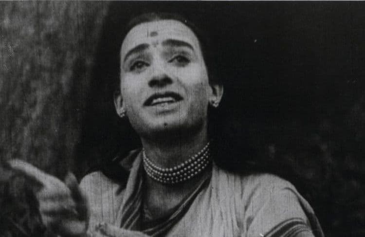 भारतातल्या पहिल्या सिनेमातील पहिलं स्त्री पात्र पुरुषाने वठवलं होतं ? वाचा हा भन्नाट किस्सा !!