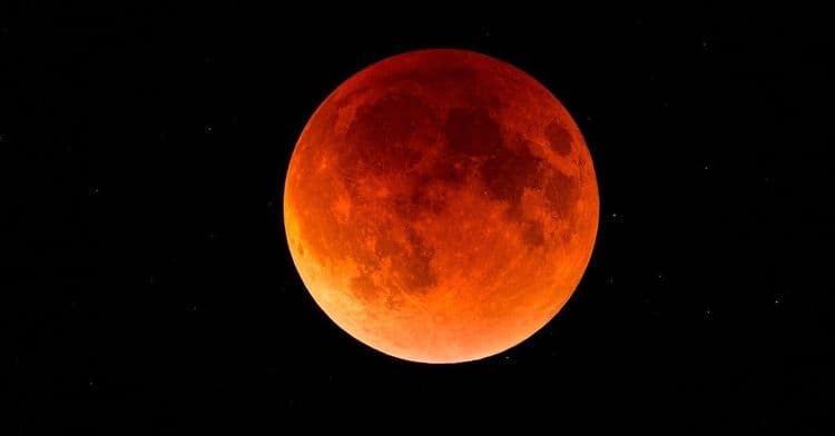 २७ जुलैला दिसणार तब्बल पावणेदोन तासांचं ग्रहण, जाणून घ्या हे ग्रहण खास का आहे ते