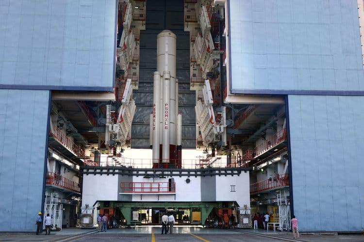 PSLV C-34 चा पहिला टप्पा पूर्णत्वास जात असताना