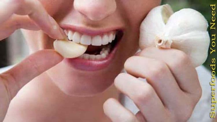 ११. अमेरिकेच्या इंडियाना भागात जर तुम्ही लसूण खाऊन सिनेमाला गेलात तर तुम्हाला एन्ट्री नाकारली जाते. कारण अर्थातच ‘तोंडाचा वास’!!