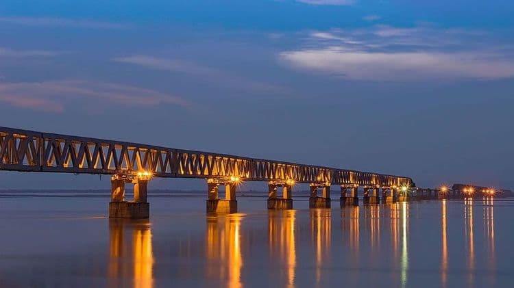 भारताने चीनच्या नाकावर टिच्चून तयार केलाय आसामचा पूल....वाचा ५ महत्वाच्या गोष्टी !!