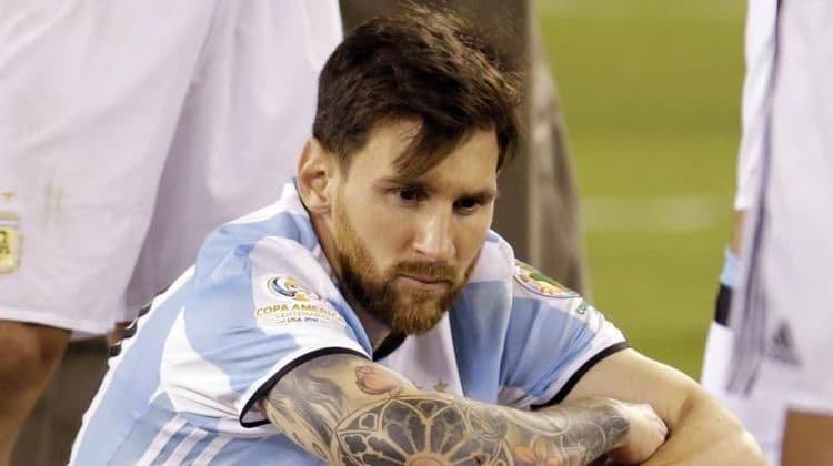 मराठी व्हिडीओ:मेसीने घेतली आंतरराष्ट्रीय फुटबॉलमधून निवृत्ती, पहा सुनंदन लेले यांचे विश्लेषण