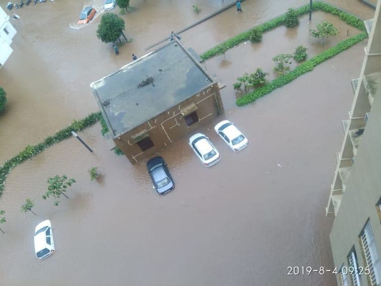 आता समजा, तुमच्या गाडीचा विमा सर्वसमावेशक आहे तर काय कराल ?