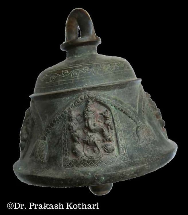 ९. तामिळनाडूमधल्या मंदिरातला घंटेवरील गणपती