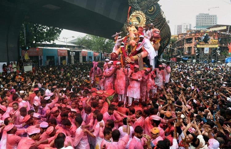 विसर्जन स्पेशल : LIVE बघा महाराष्ट्रातील महत्त्वाच्या गणपतींचे विसर्जन !!