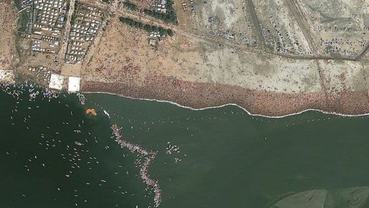 ८. अवकाशातून दिसणारा कुंभमेळा